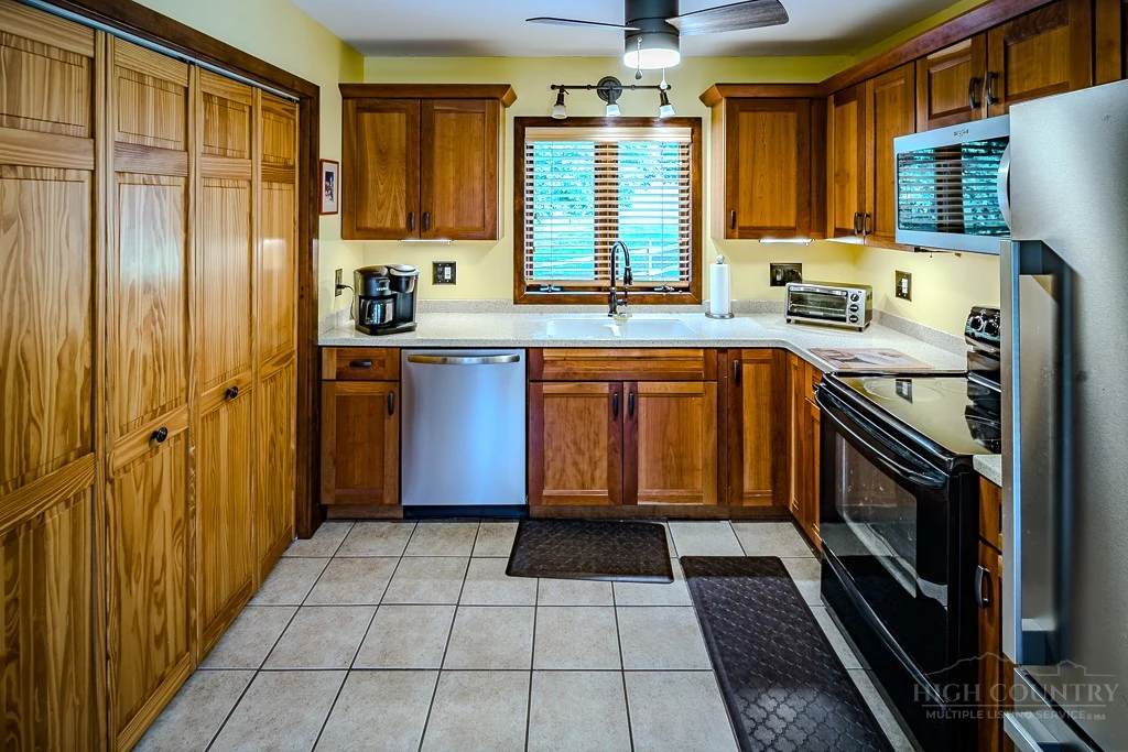 Image number 13 for the current listing