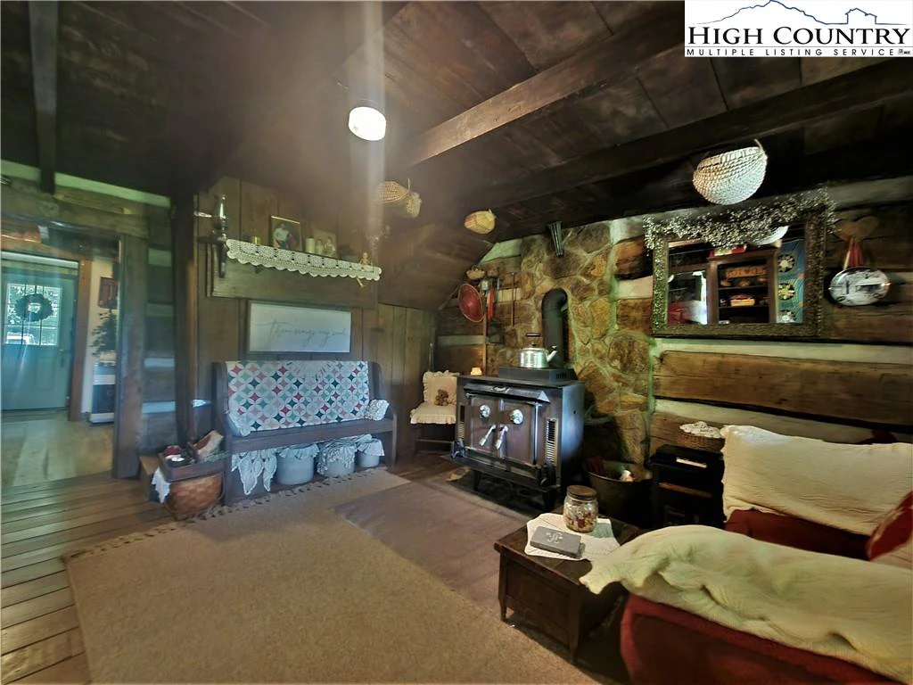 Image number 12 for the current listing