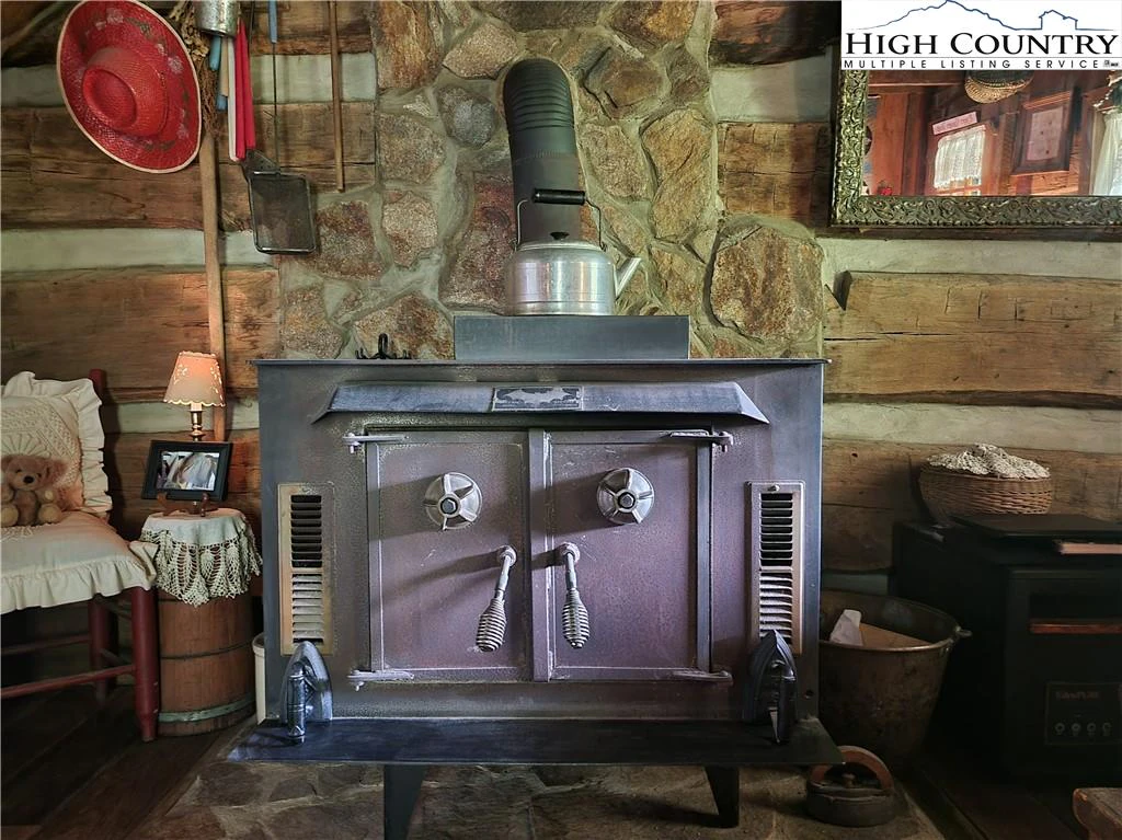 Image number 3 for the current listing