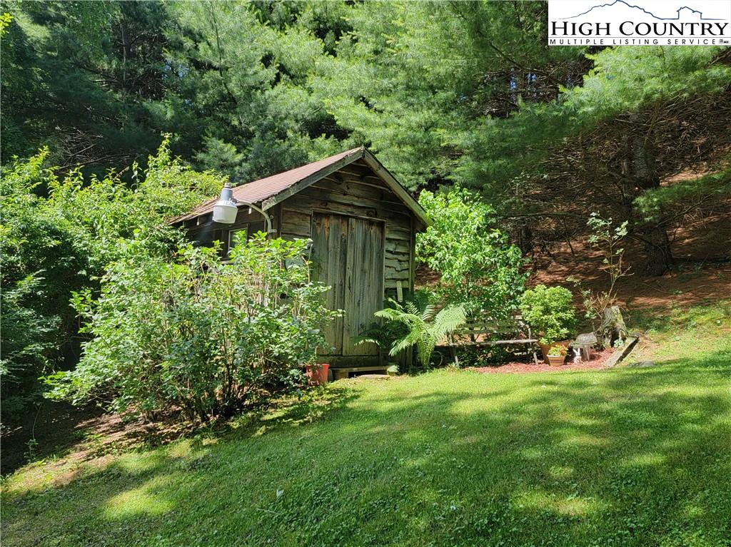 Image number 27 for the current listing