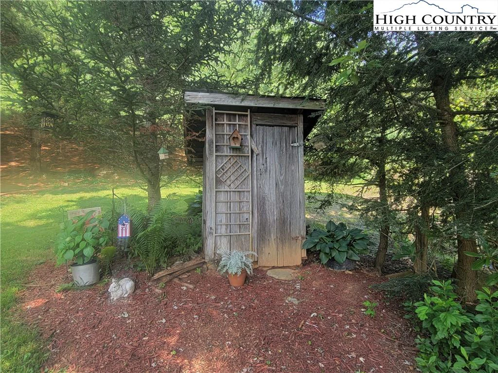 Image number 28 for the current listing