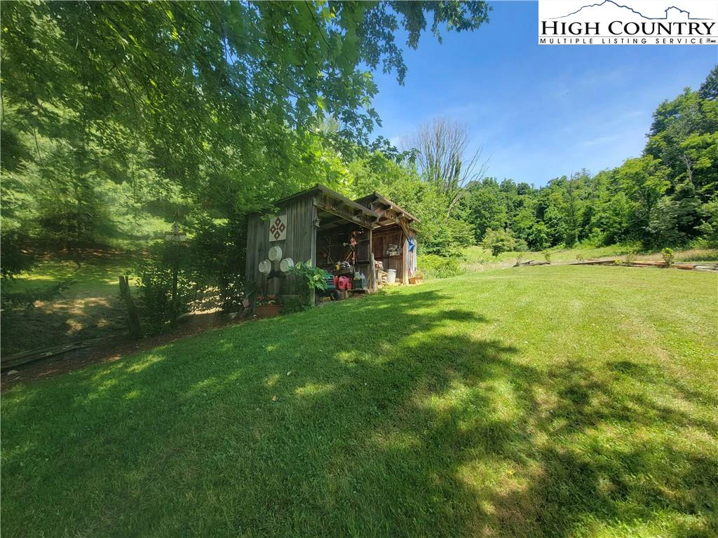 Image number 29 for the current listing
