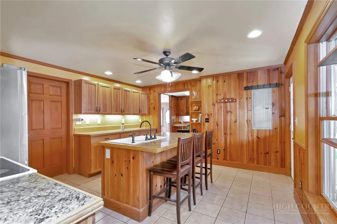 Image number 10 for the current listing