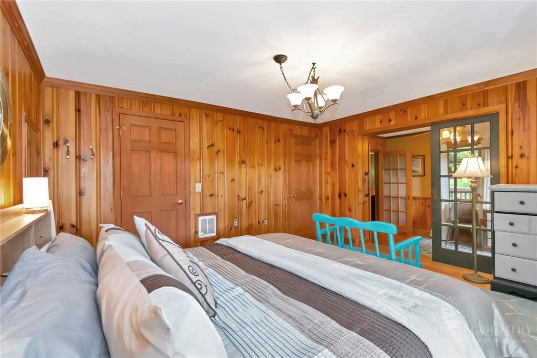 Image number 17 for the current listing