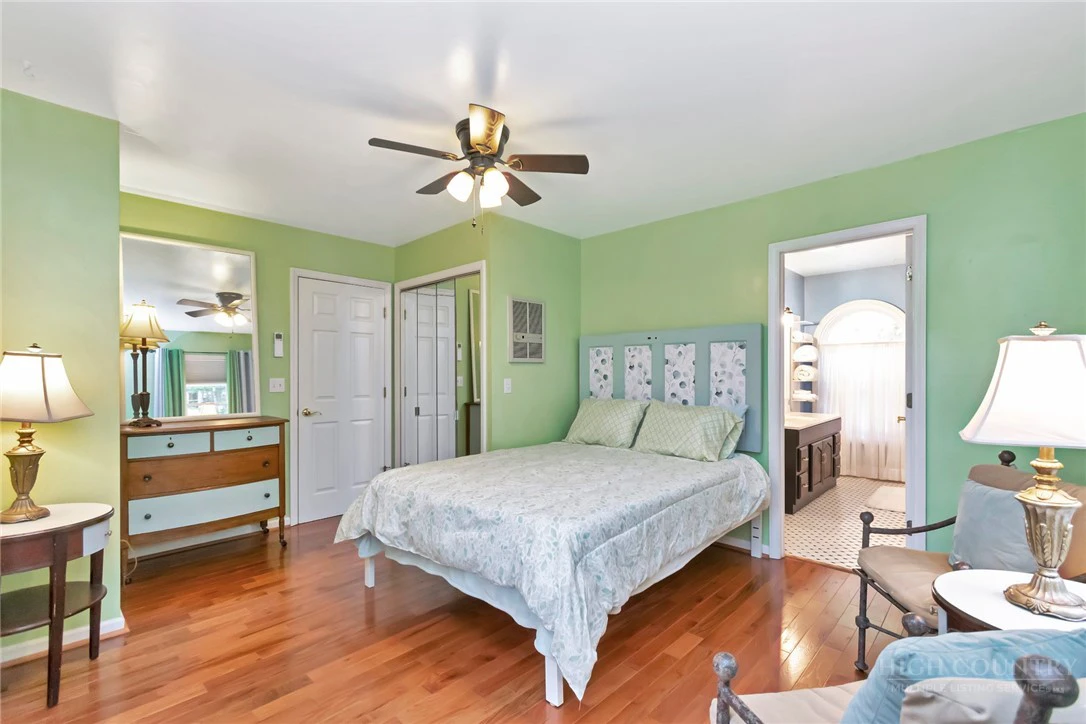 Image number 30 for the current listing
