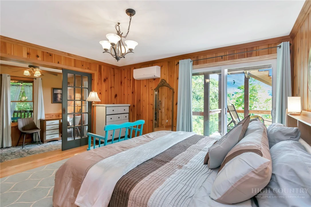 Image number 15 for the current listing