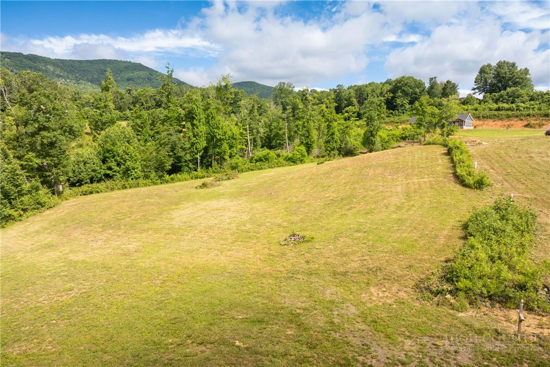 Image number 14 for the current listing