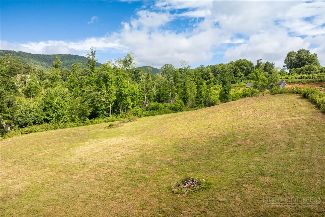 Image number 15 for the current listing