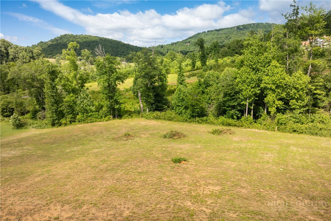 Image number 19 for the current listing