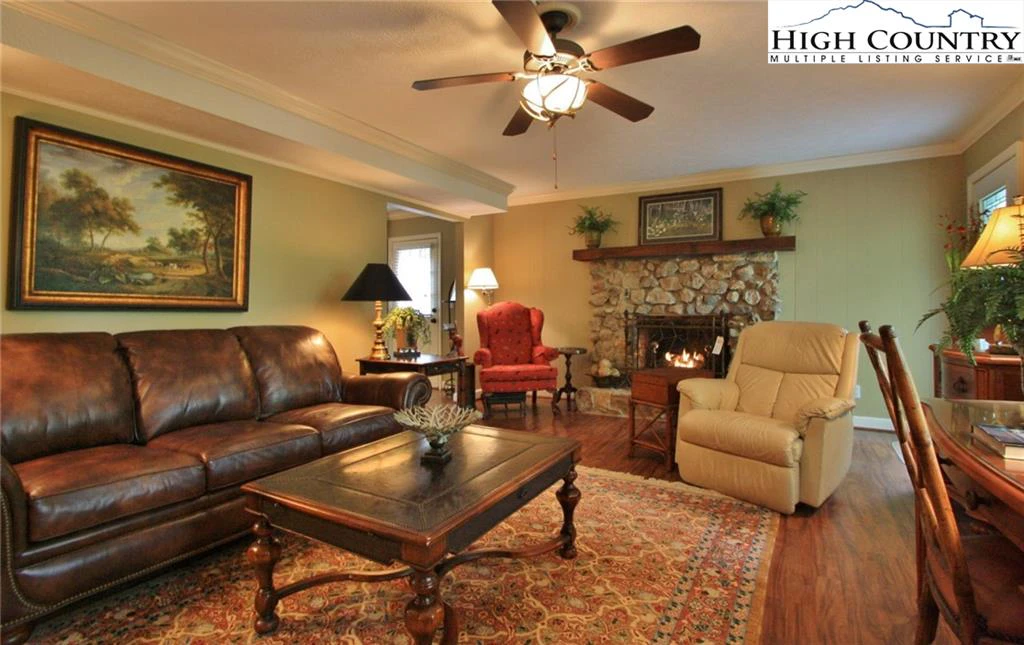 Image number 6 for the current listing
