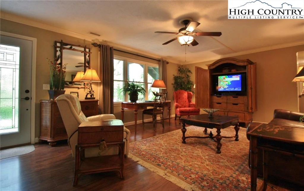 Image number 7 for the current listing
