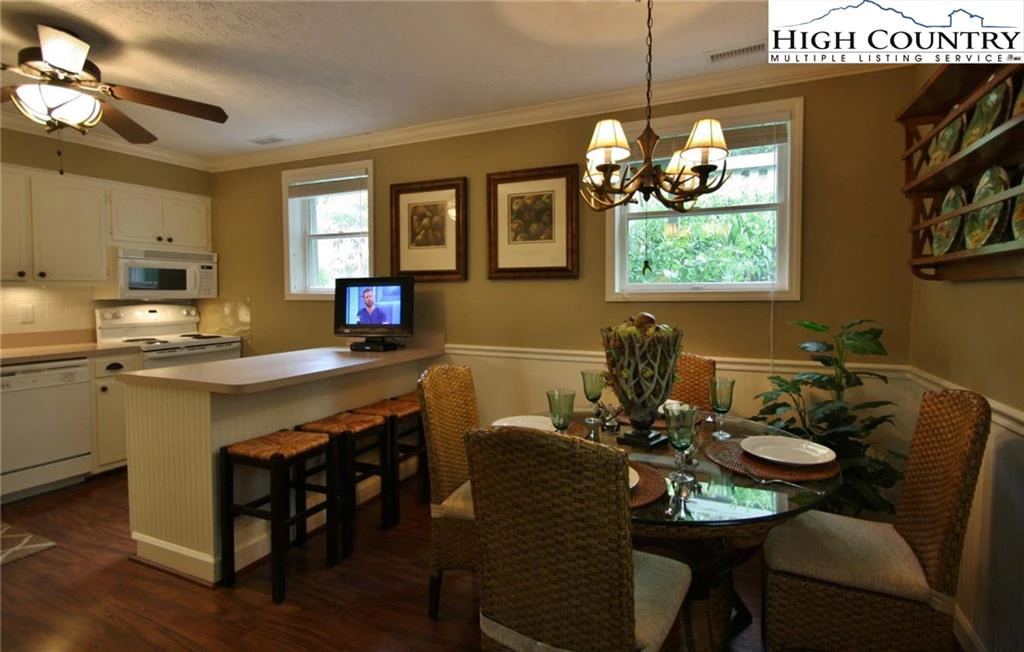 Image number 8 for the current listing