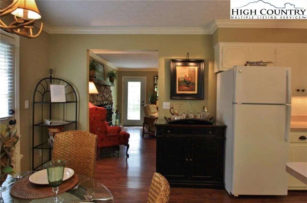 Image number 10 for the current listing