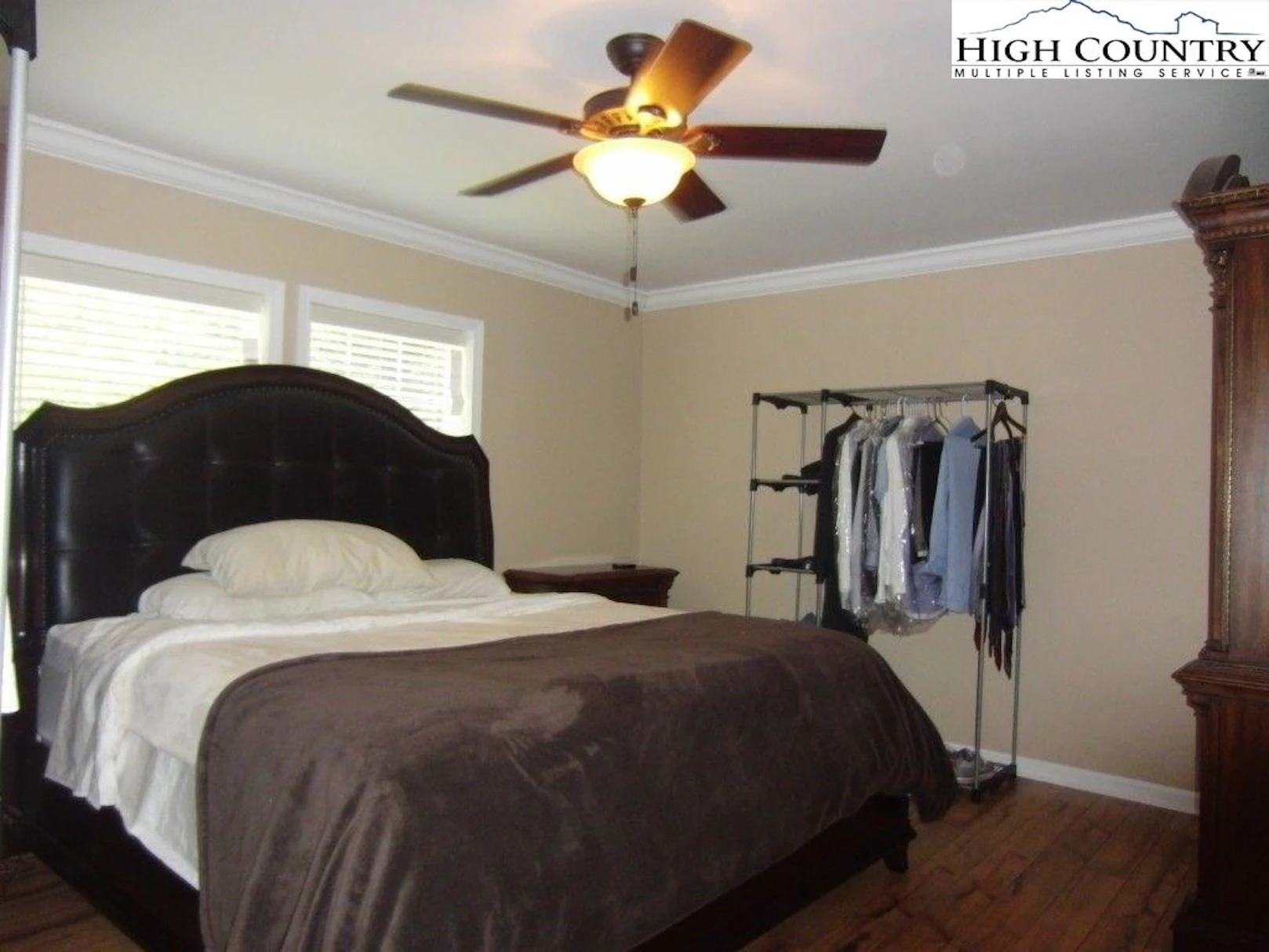 Image number 11 for the current listing