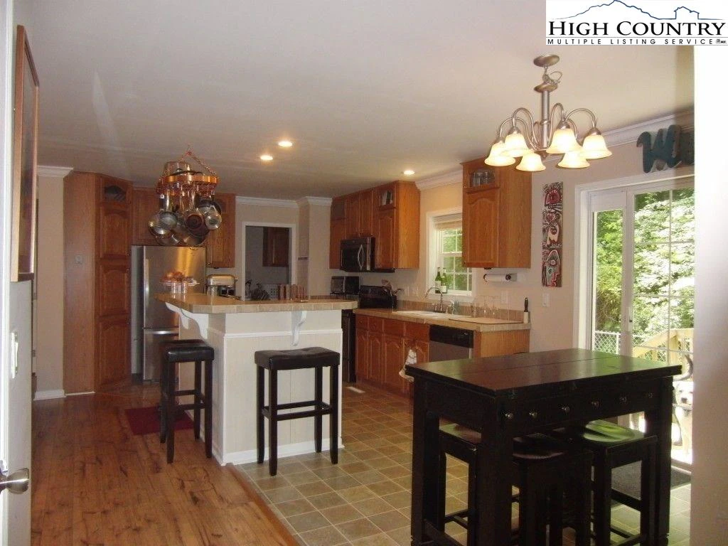 Image number 7 for the current listing