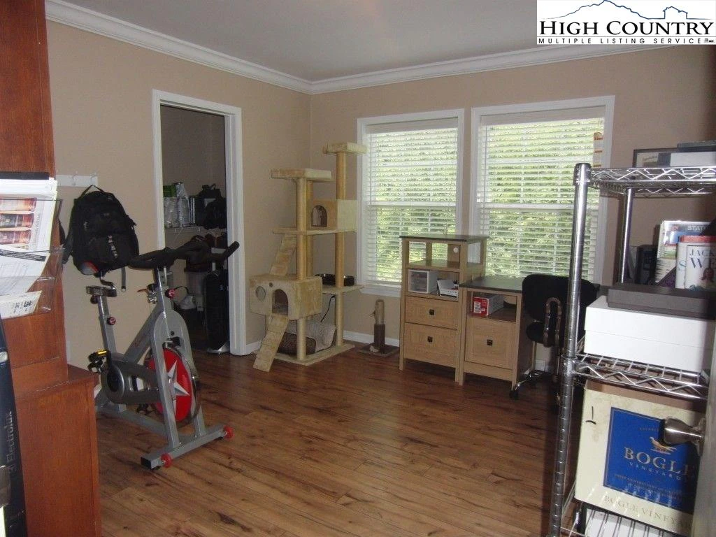 Image number 10 for the current listing