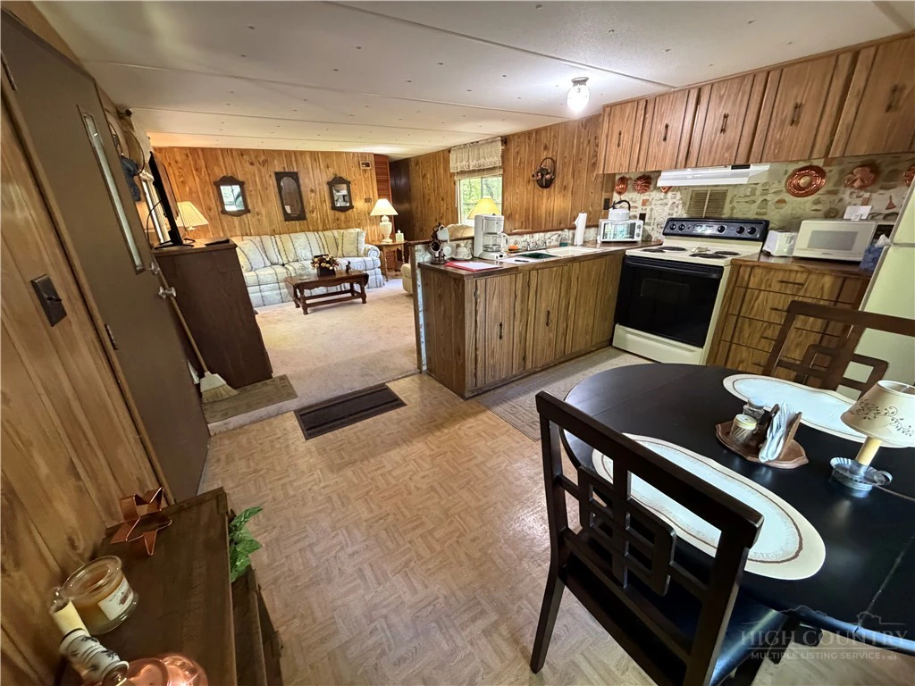 Image number 15 for the current listing