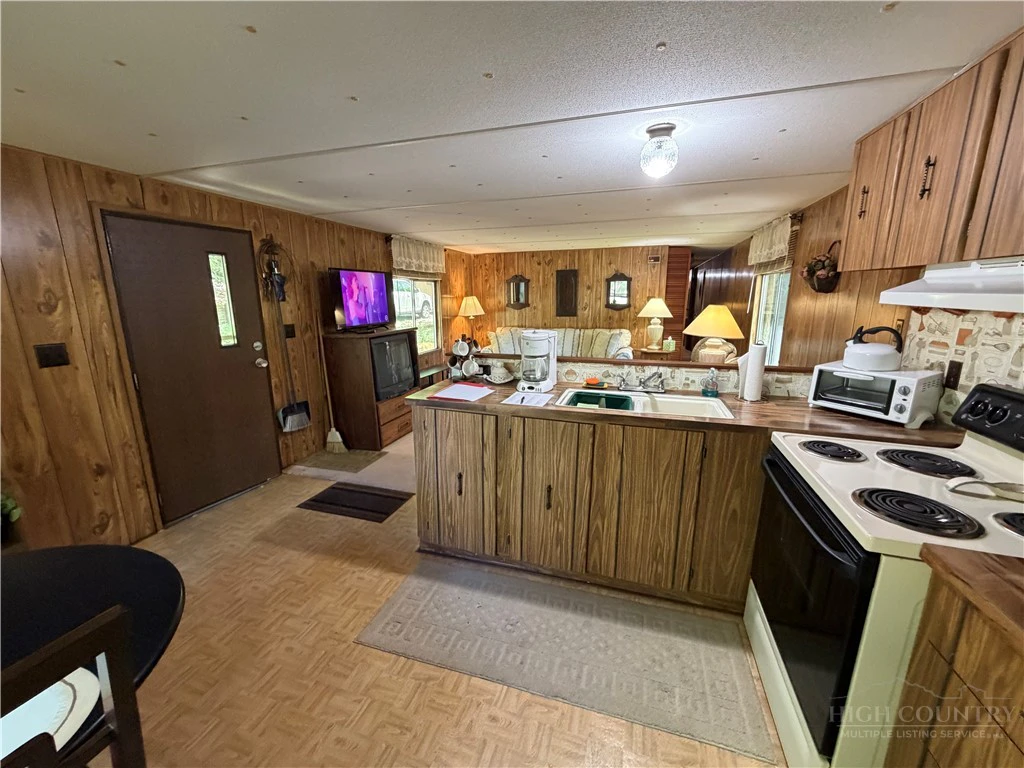 Image number 14 for the current listing