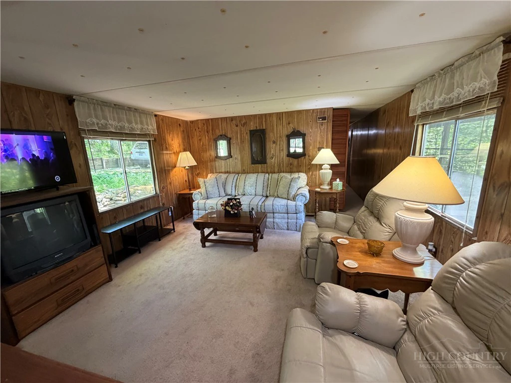 Image number 13 for the current listing