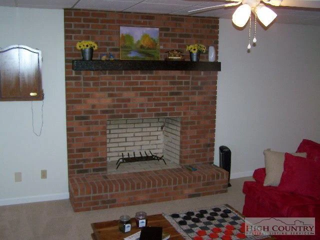 Image number 15 for the current listing