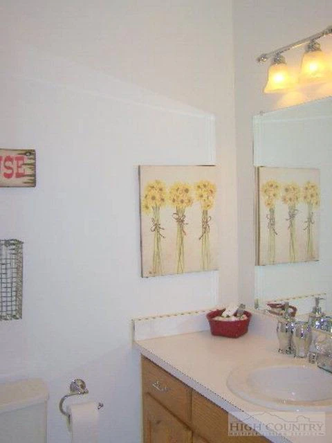 Image number 19 for the current listing