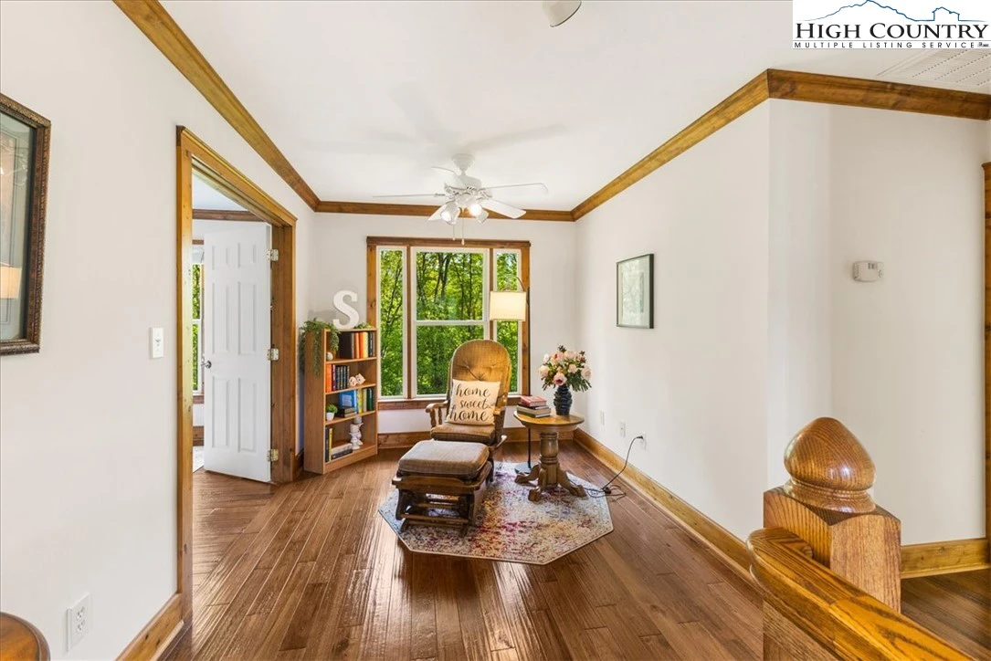 Image number 19 for the current listing
