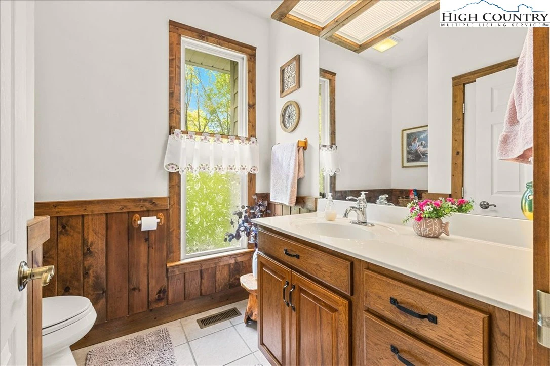 Image number 14 for the current listing