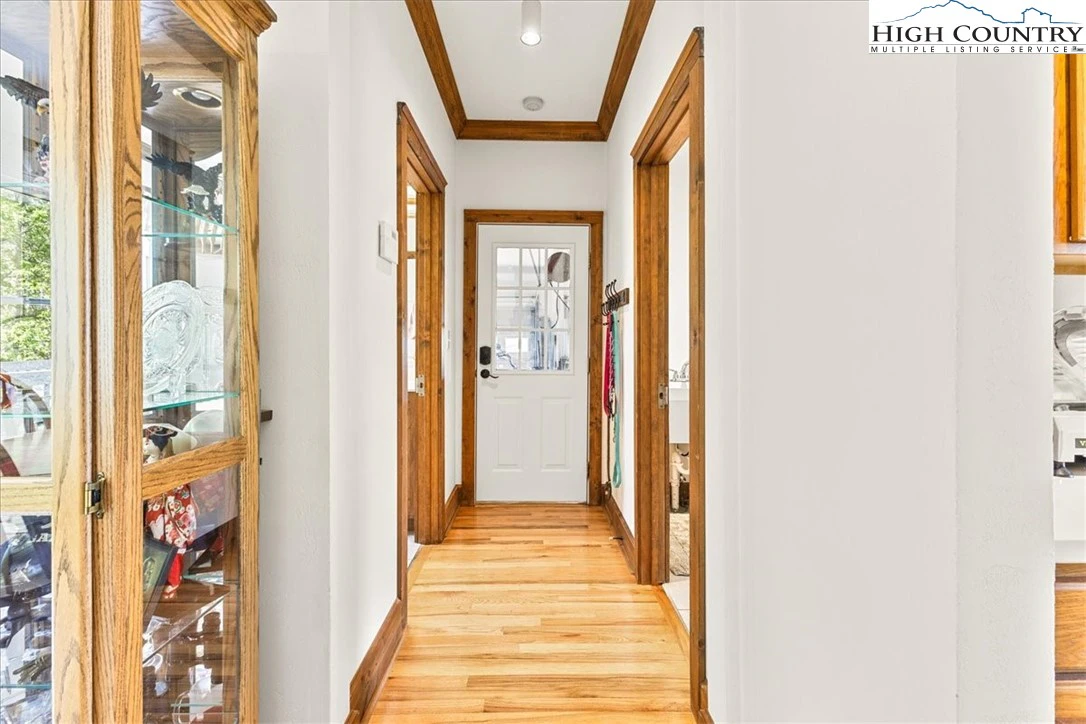 Image number 3 for the current listing