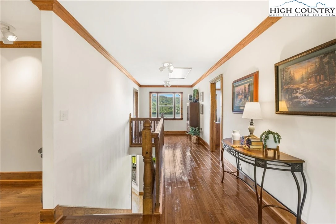 Image number 6 for the current listing