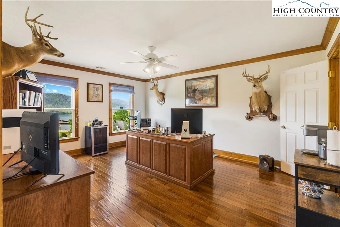 Image number 8 for the current listing
