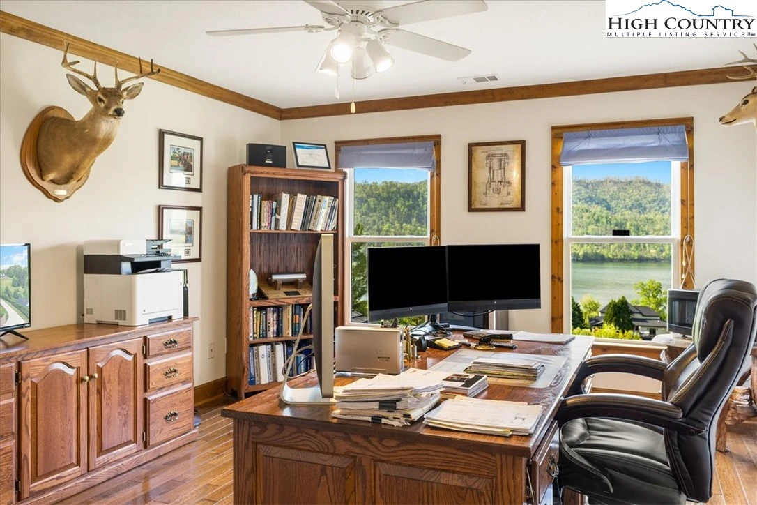 Image number 9 for the current listing