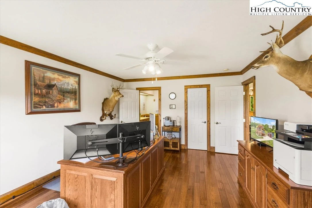 Image number 10 for the current listing