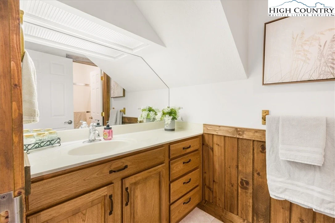Image number 2 for the current listing