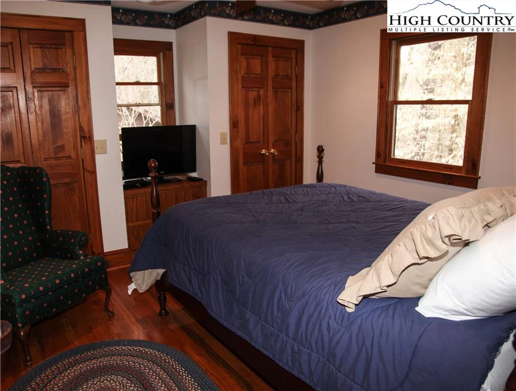 Image number 8 for the current listing