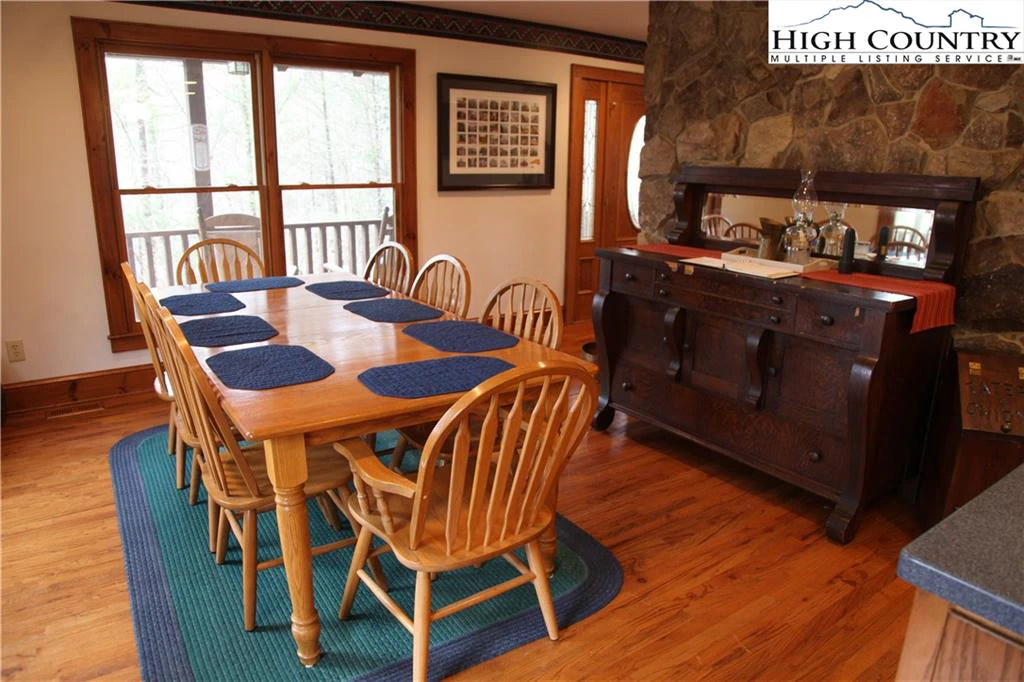 Image number 12 for the current listing