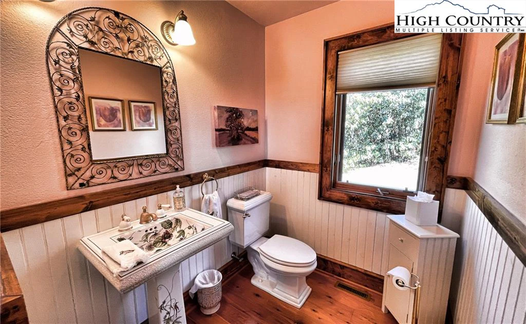Image number 3 for the current listing