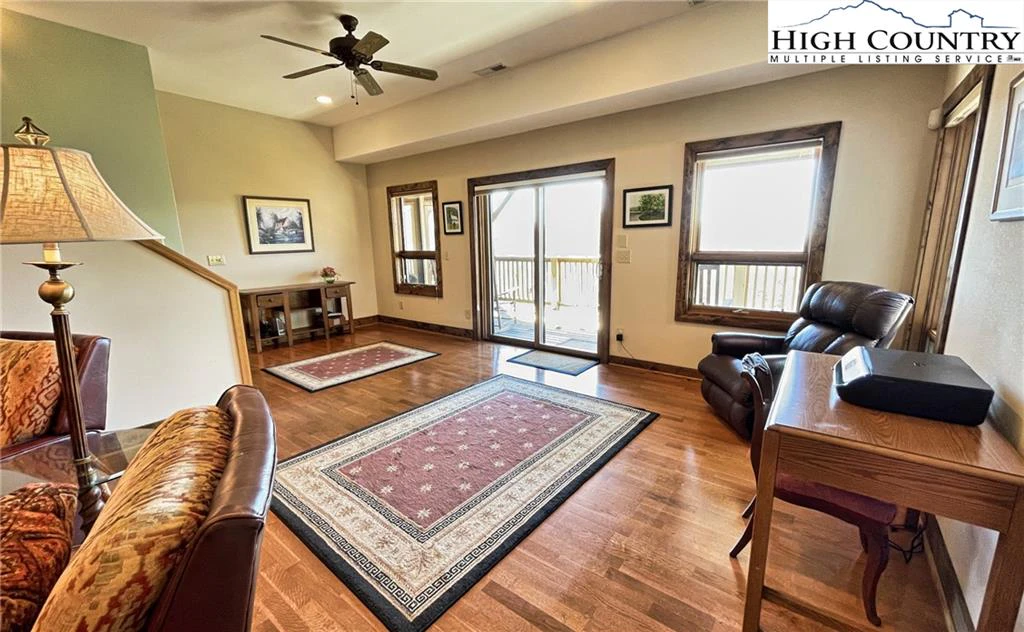 Image number 9 for the current listing