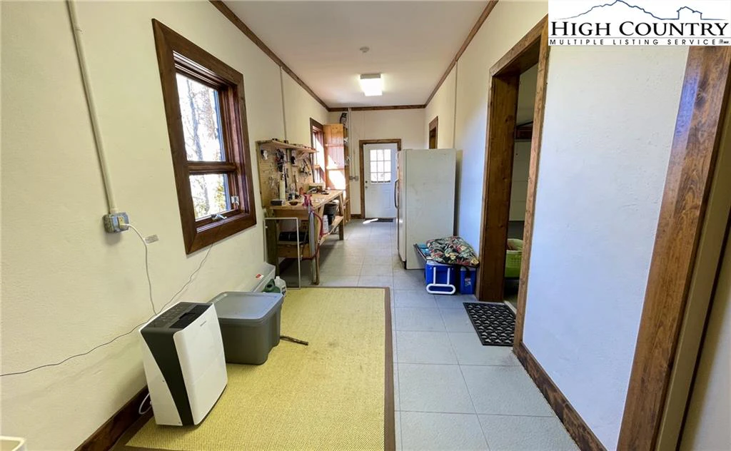 Image number 17 for the current listing