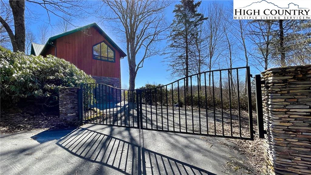 Image number 19 for the current listing