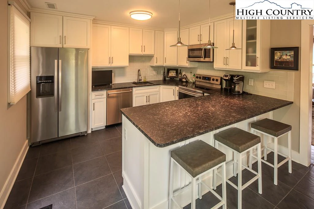 Image number 1 for the current listing