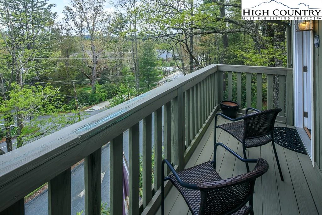 Image number 4 for the current listing