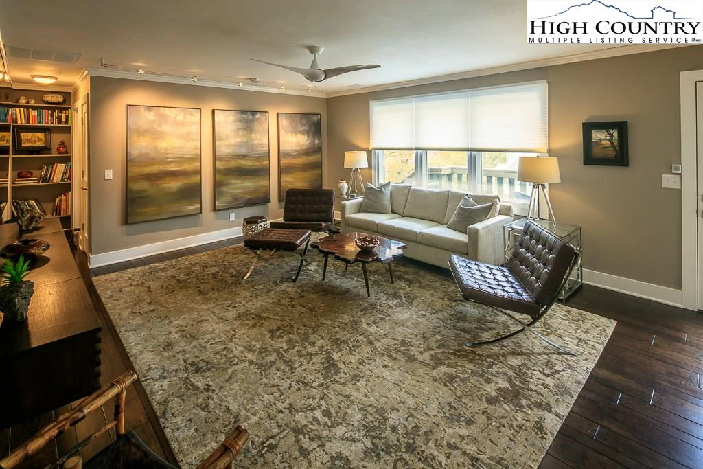 Image number 18 for the current listing
