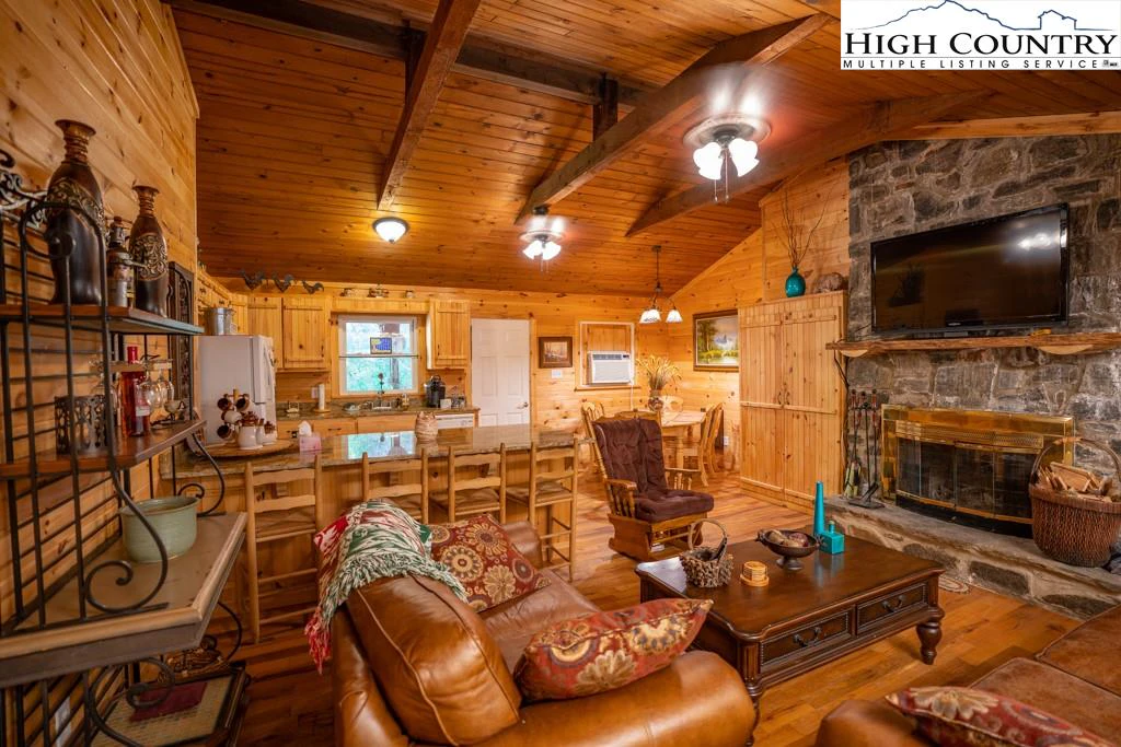 Image number 20 for the current listing