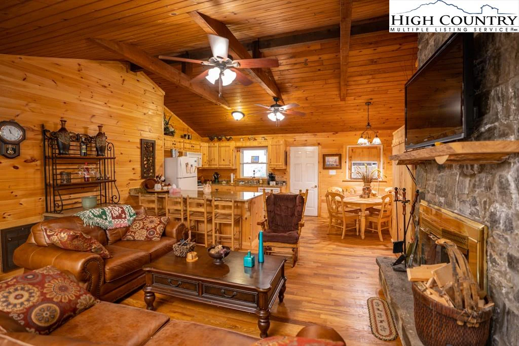 Image number 15 for the current listing