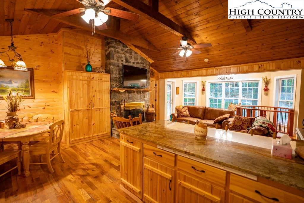Image number 12 for the current listing