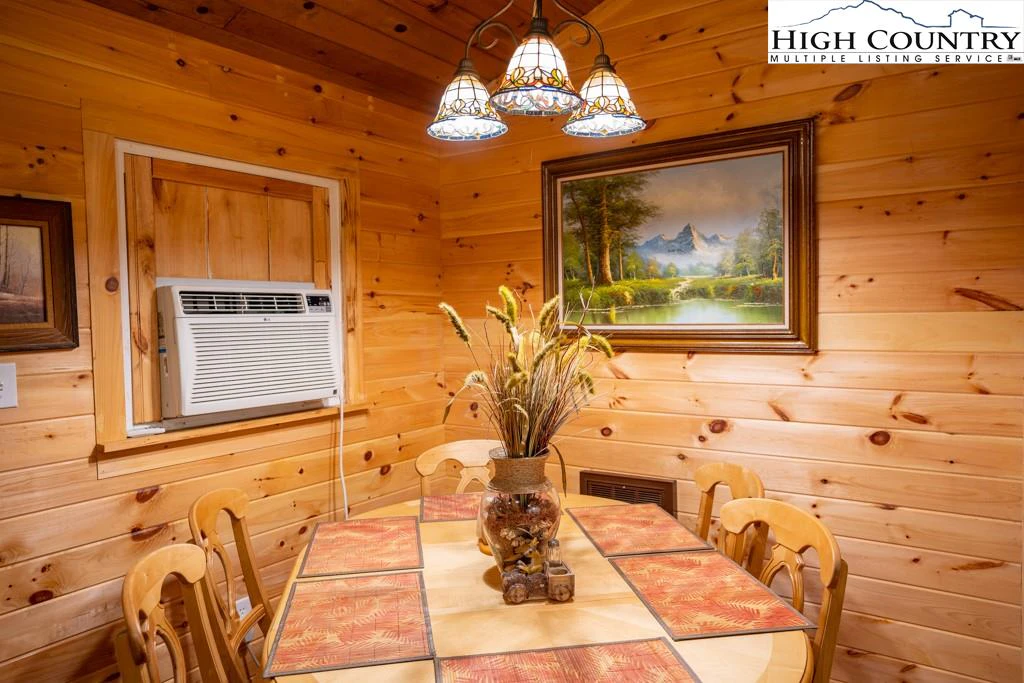 Image number 11 for the current listing