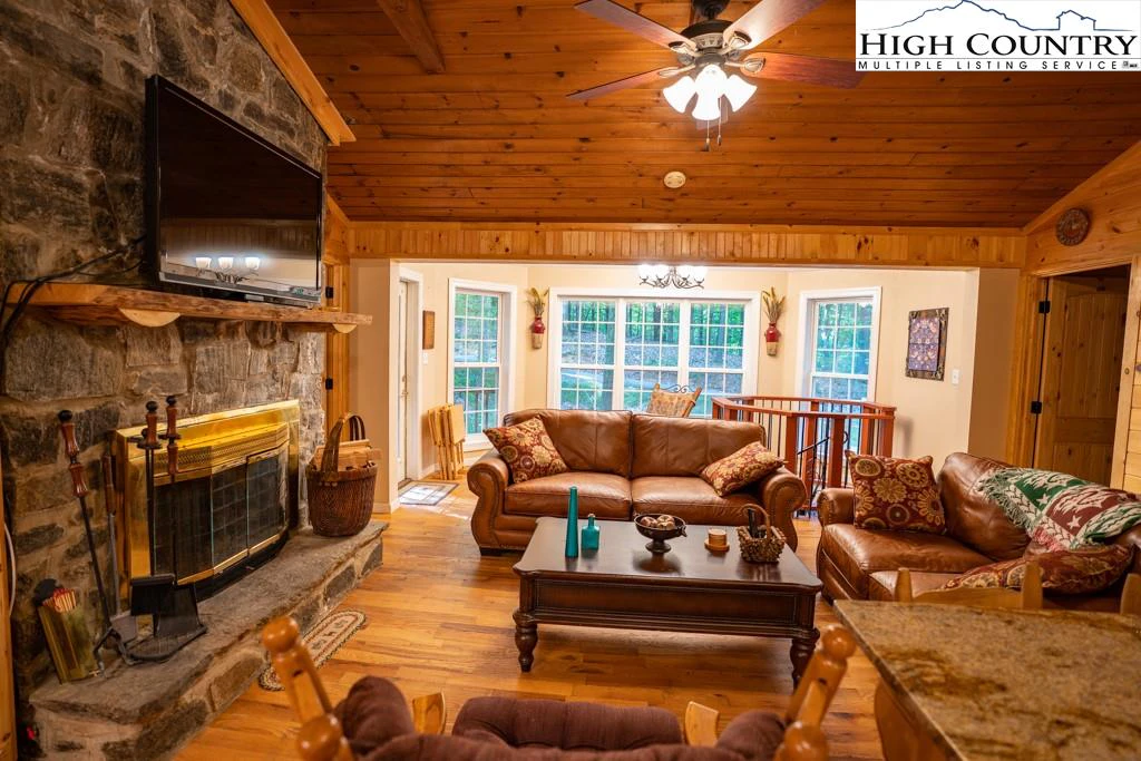 Image number 10 for the current listing