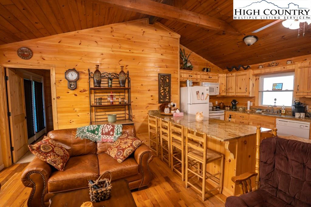 Image number 8 for the current listing