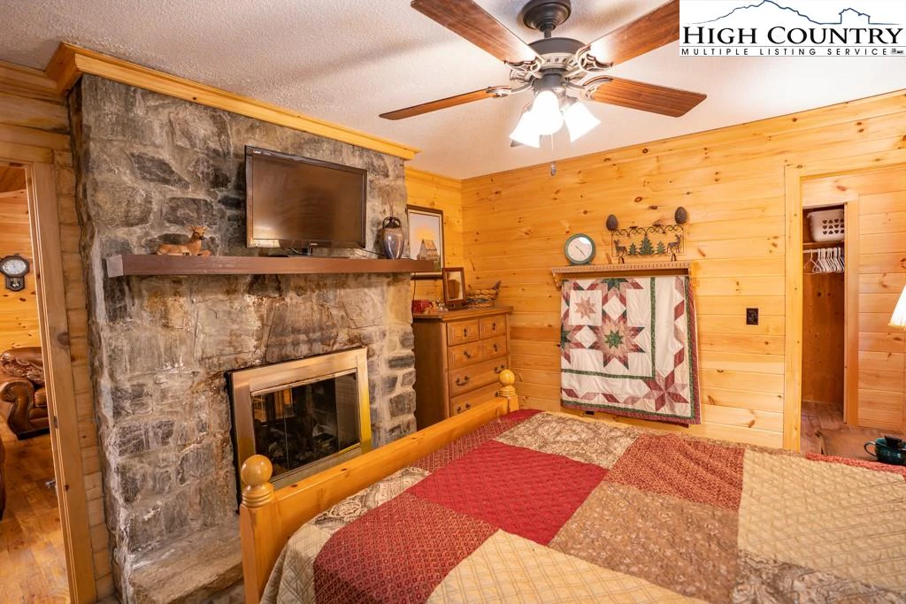 Image number 6 for the current listing