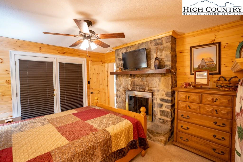 Image number 5 for the current listing